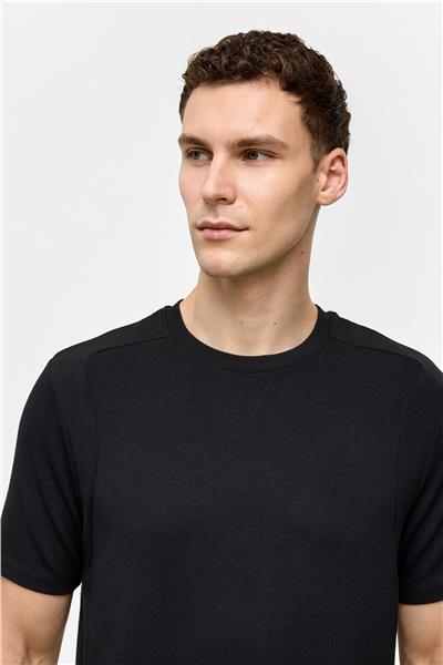 Siyah Regular Fit Bisiklet Yaka Tişört