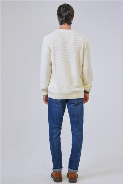 Beyaz Regular Fit Yünlü Örgü Desenli Bisiklet Yaka Triko Kazak