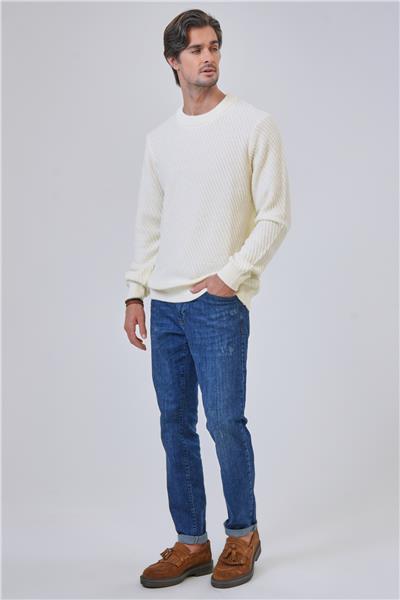 Beyaz Regular Fit Yünlü Örgü Desenli Bisiklet Yaka Triko Kazak