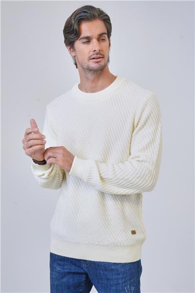 Beyaz Regular Fit Yünlü Örgü Desenli Bisiklet Yaka Triko Kazak