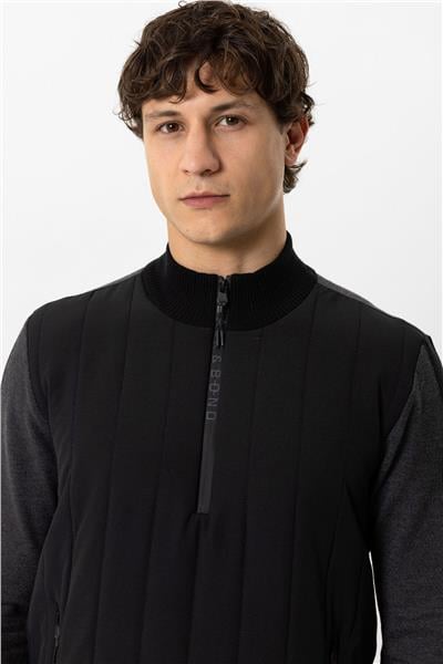 Siyah Regular Fit Dik Yaka Yarım Fermuarlı Triko Kazak