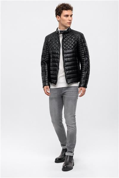 Siyah Regular Fit Su Geçirmez Kapitone Dik Yaka Şişme Mont