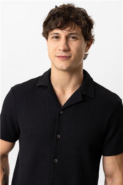 Siyah Regular Fit Küba Yaka Örme Kısa Kollu Gömlek