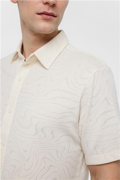 Beyaz Regular Fit Jakarlı Kısa Kollu Gömlek