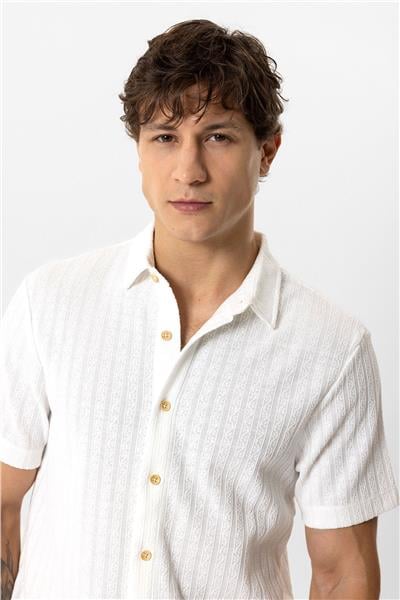 Beyaz Regular Fit Kısa Kollu Desenli Örme Gömlek