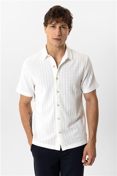 Beyaz Regular Fit Kısa Kollu Desenli Örme Gömlek