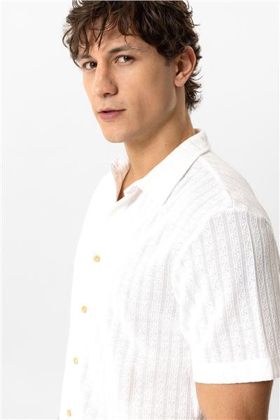 Beyaz Regular Fit Kısa Kollu Desenli Örme Gömlek