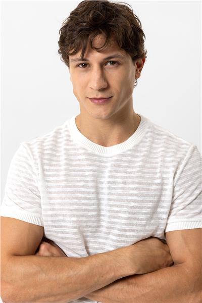 Beyaz Regular Fit Bisiklet Yaka Çizgili Tişört