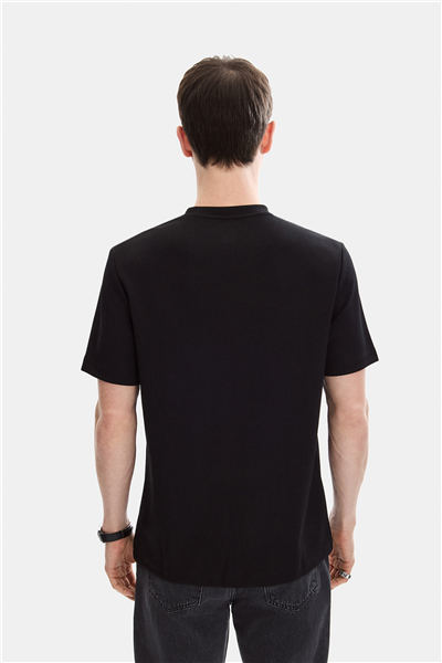 Siyah Regular Fit Bisiklet Yaka Tişört