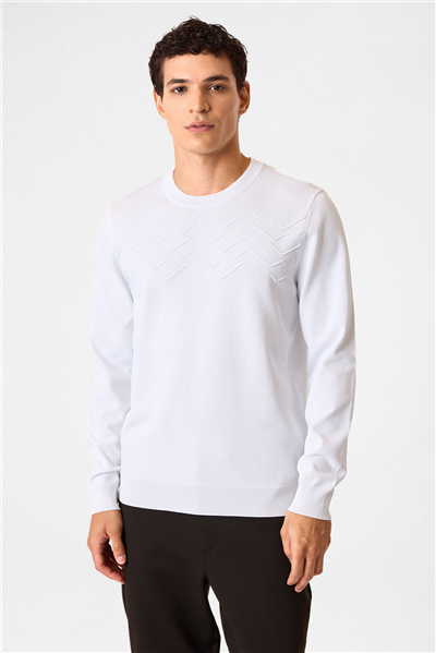 Beyaz Regular Fit Bisiklet Yaka Jakarlı Triko