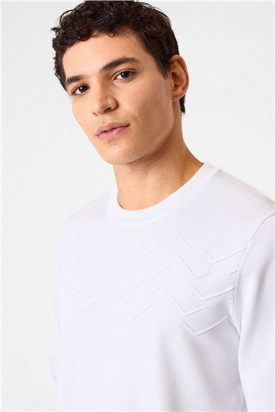 Beyaz Regular Fit Bisiklet Yaka Jakarlı Triko