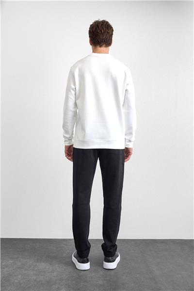 Beyaz Regular Fit Bisiklet Yaka Sweatshirt