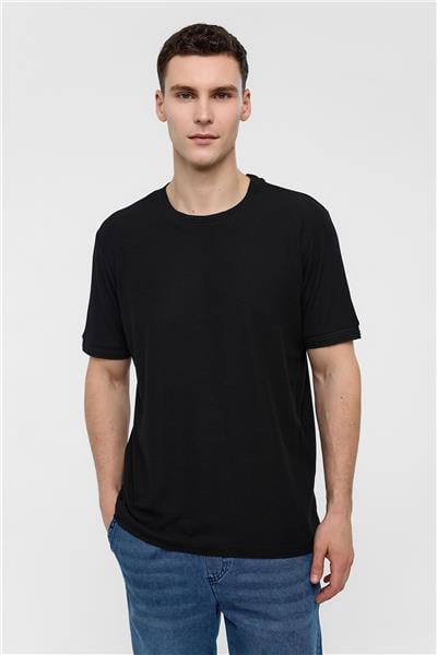 Siyah Regular Fit Bisiklet Yaka Tişört