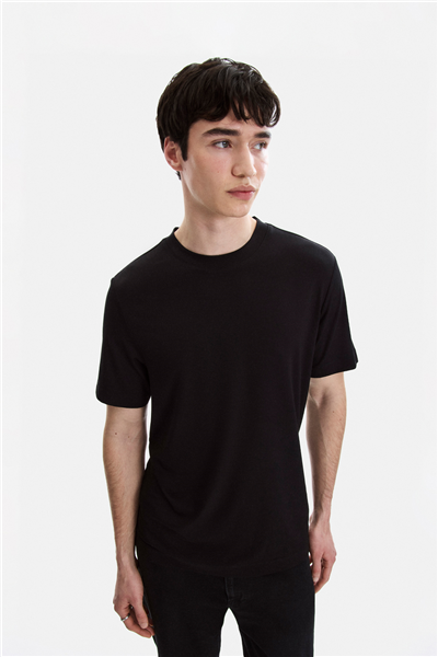 Siyah Regular Fit Bisiklet Yaka Tişört