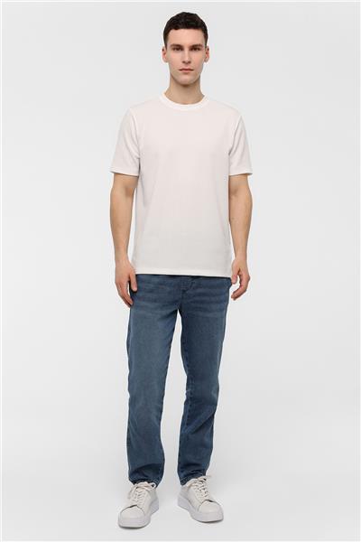 Beyaz Regular Fit Bisiklet Yaka Tişört