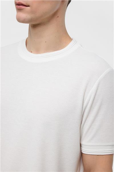 Beyaz Regular Fit Bisiklet Yaka Tişört