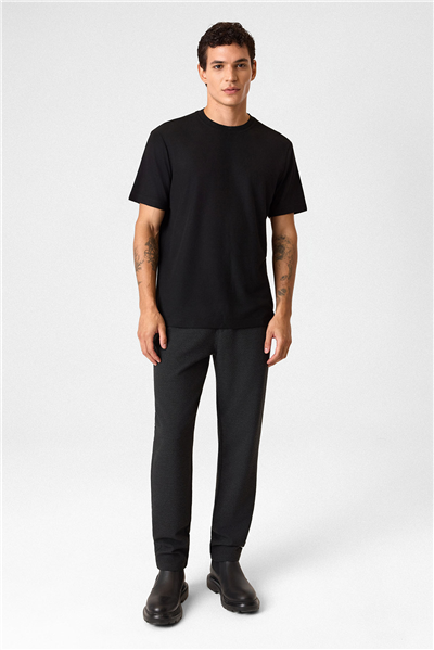 Siyah Regular Fit Bisiklet Yaka Tişört