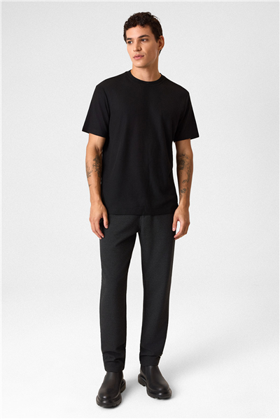 Siyah Regular Fit Bisiklet Yaka Tişört