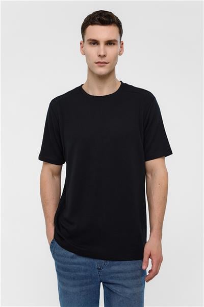 Siyah Regular Fit Bisiklet Yaka Tişört