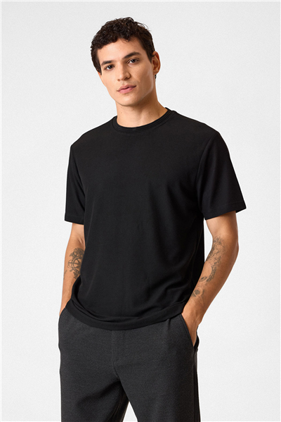 Siyah Regular Fit Bisiklet Yaka Tişört