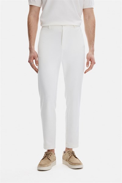 Ekru Regular Fit Diagonel Jakarlı Örme Pantolon