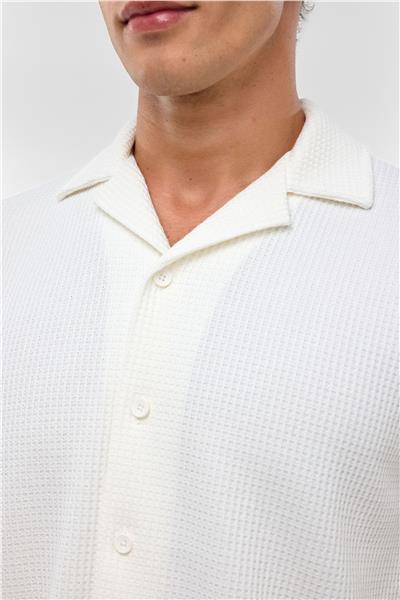 Beyaz Regular Fit Küba Yaka Gömlek