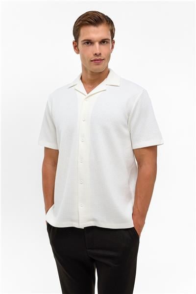 Beyaz Regular Fit Küba Yaka Gömlek