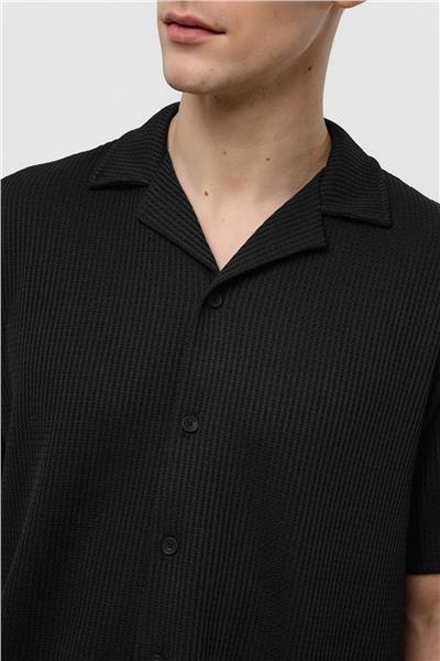 Siyah Regular Fit Küba Yaka Kısa Kollu Gömlek