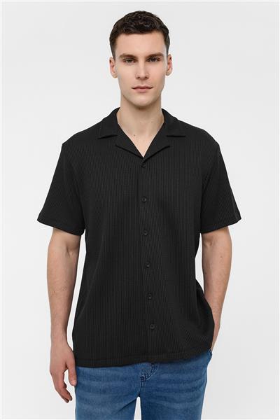 Siyah Regular Fit Küba Yaka Kısa Kollu Gömlek
