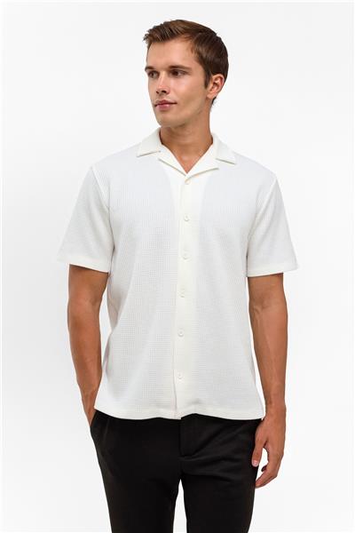 Beyaz Regular Fit Küba Yaka Gömlek