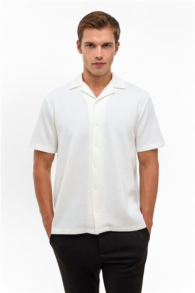 Beyaz Regular Fit Küba Yaka Gömlek