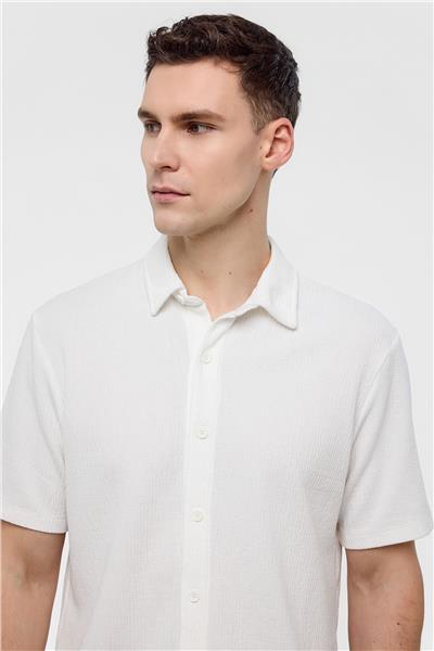 Beyaz Regular Fit Örme Gömlek