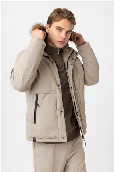 Bej Regular Fit Kapüşonlu Kürklü Puffer Mont