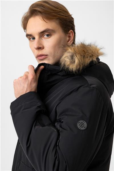 Siyah Regular Fit Kapüşonlu Kürklü Puffer Mont