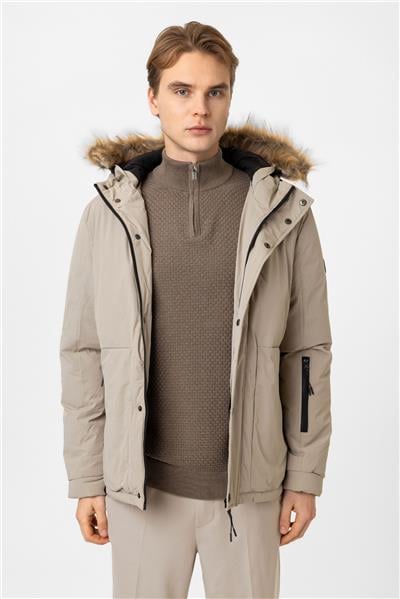 Bej Regular Fit Kapüşonlu Kürklü Puffer Mont