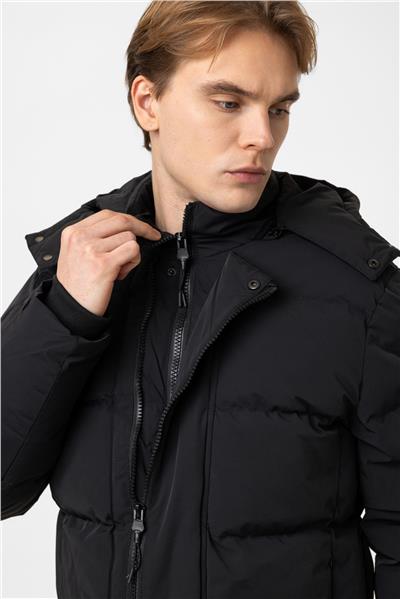 Siyah Regular Fit Kapüşonlu Puffer Mont