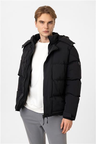 Siyah Regular Fit Kapüşonlu Puffer Mont