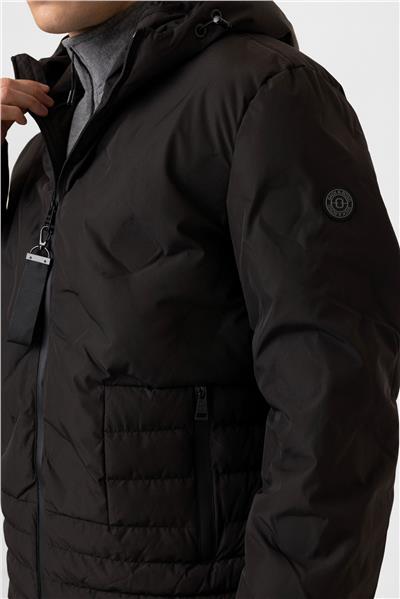 Siyah Regular Fit Kapüşonlu Puffer Mont