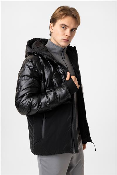 Siyah Regular Fit Kapüşonlu Puffer Mont