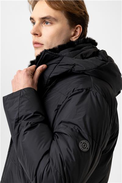 Siyah Regular Fit Kürklü Yaka Kapüşonlu Puffer Uzun Şişme Mont