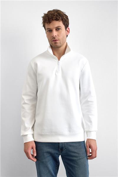 Beyaz Regular Fit Dik Yaka Yarım Fermuarlı Sweatshirt