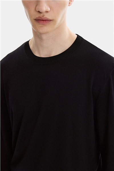 Siyah Regular Fit Bisiklet Yaka Mevsimlik Triko 