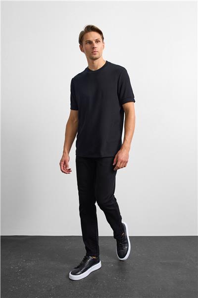 Siyah Regular Fit Bisiklet Yaka Tişört