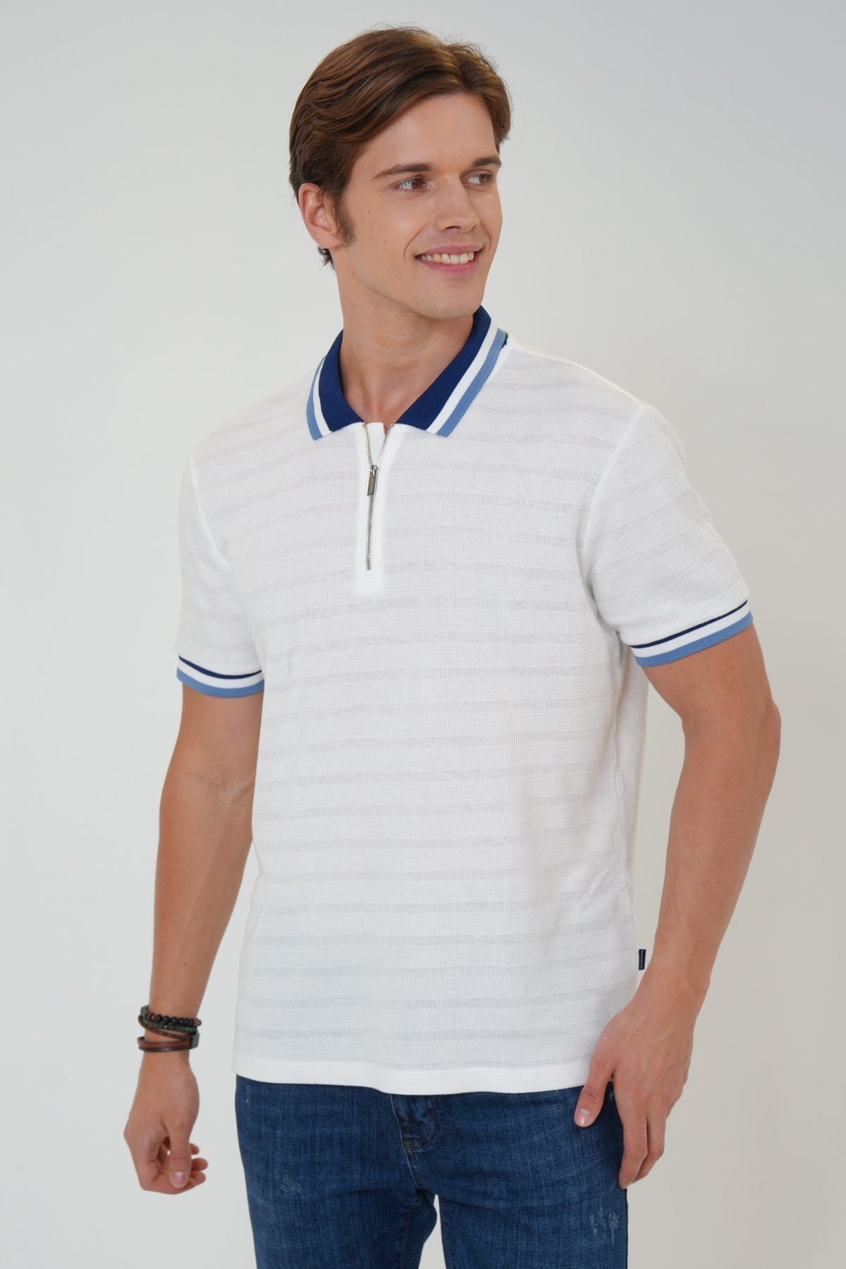 Beyaz Slim Fit %100 Pamuk Desenli Polo Yaka Tişört