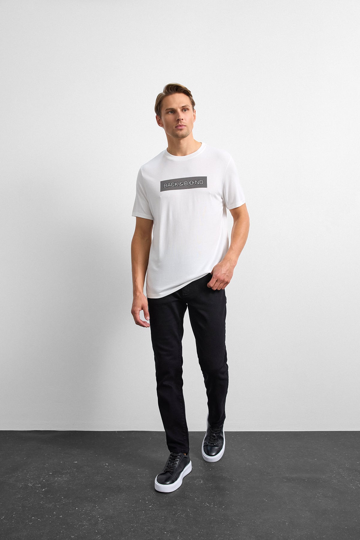 Ekru Regular Fit Bisiklet Yaka Tişört