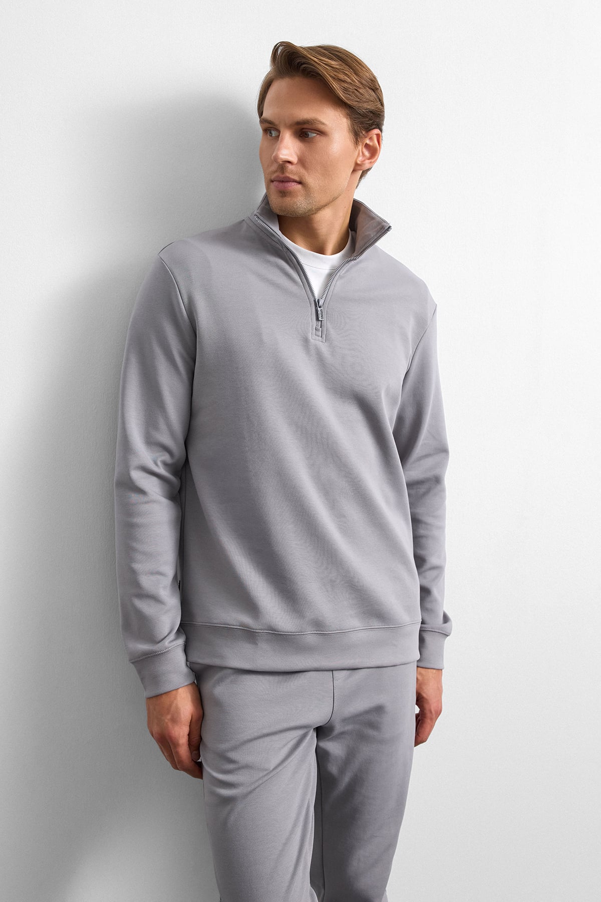 Gri Regular Fit Yarım Fermuarlı Sweatshirt