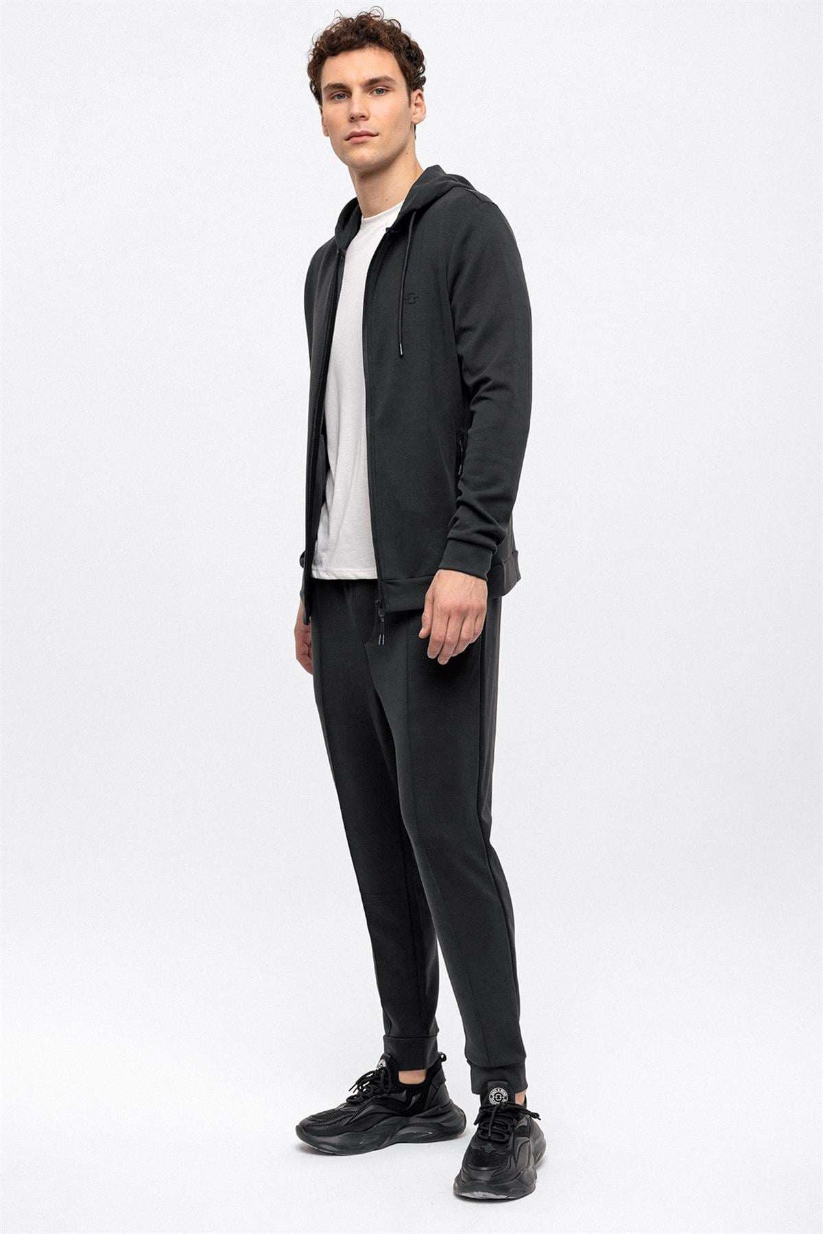 KAPŞONLU CEPLİ HIRKA