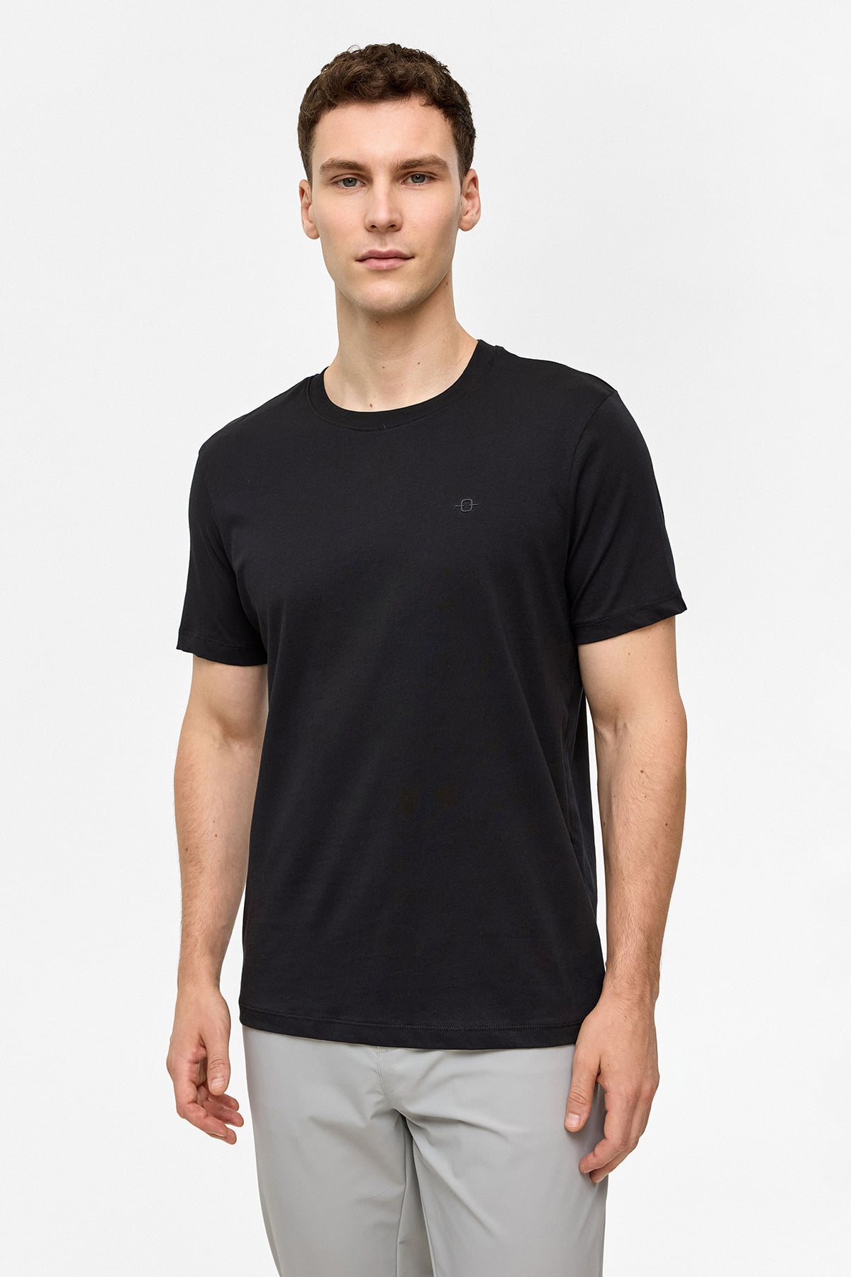 REGULAR FIT BASIC TSHIRT