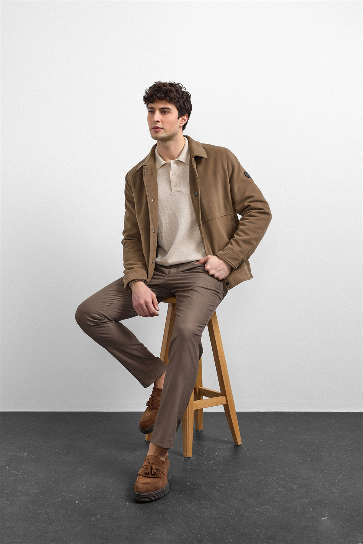 REGULAR FIT SÜET MONT