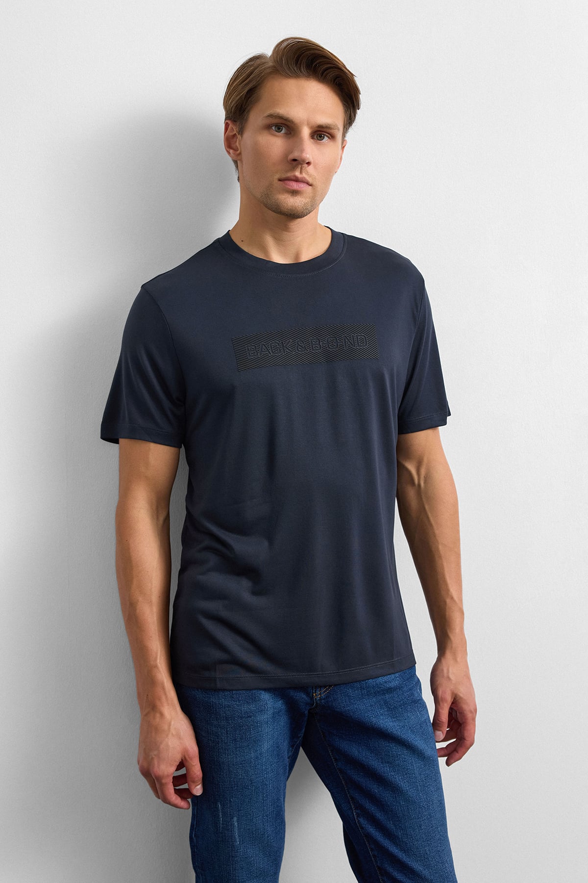 Siyah Regular Fit Bisiklet Yaka Tişört